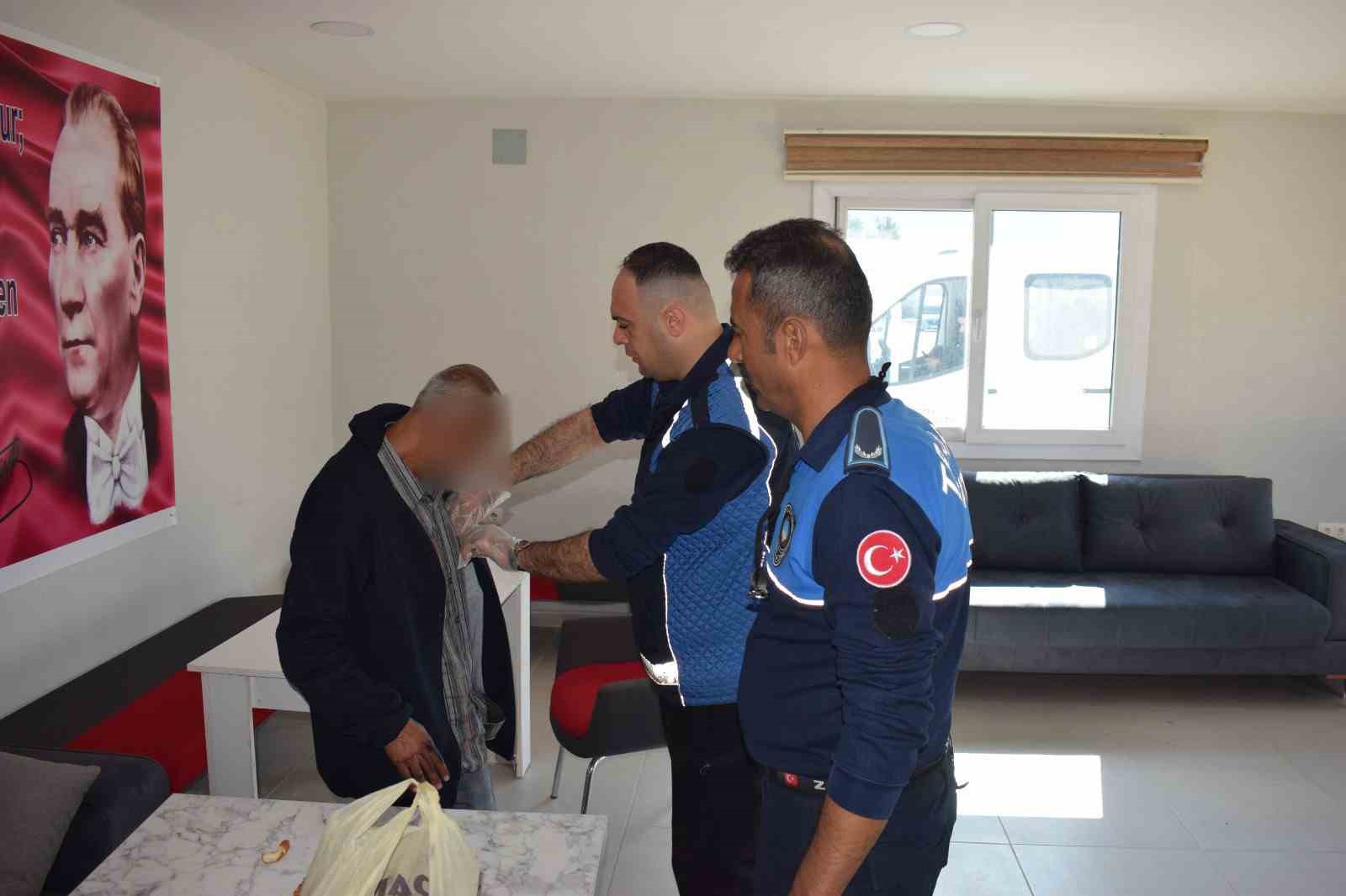bos cebi olmayan dilencinin uzerinden 2 bin tl para cikti 1 pKf5REEi