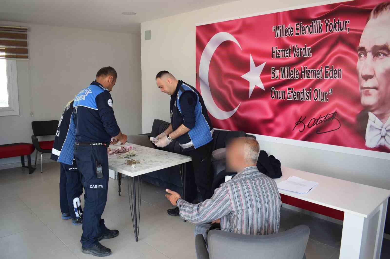 bos cebi olmayan dilencinin uzerinden 2 bin tl para cikti 3
