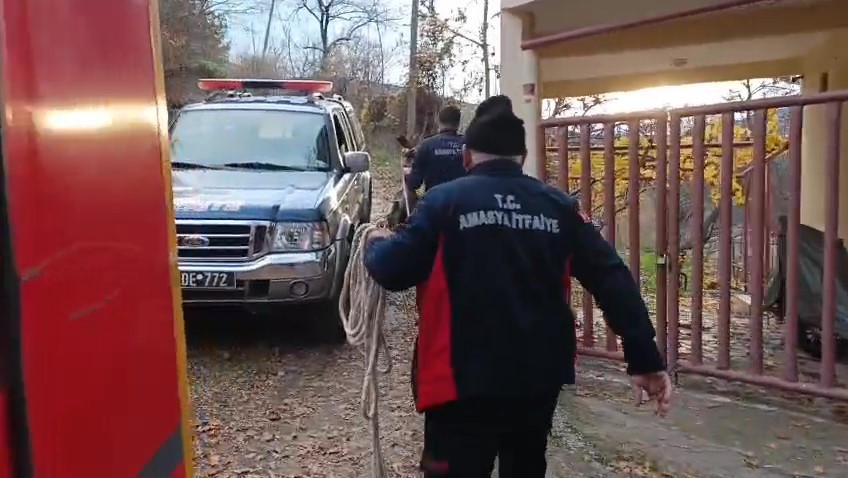 bos havuza dusen yavru karacayi itfaiyeciler kurtardi 6 Is5znXyz