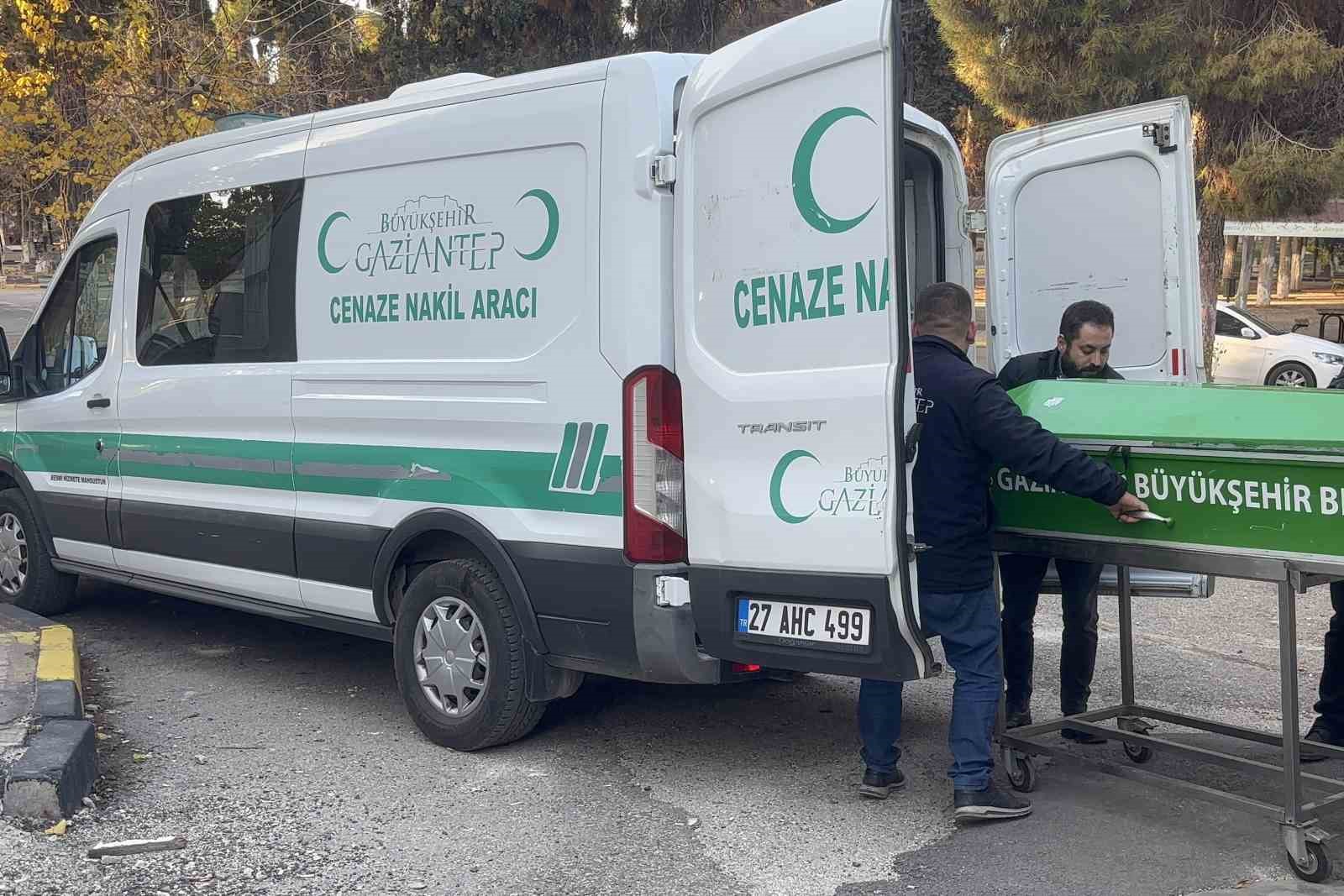 bosandigi esi tarafindan oldurulen kadinin cenazesi morga kaldirildi 1 KnFeJrsW