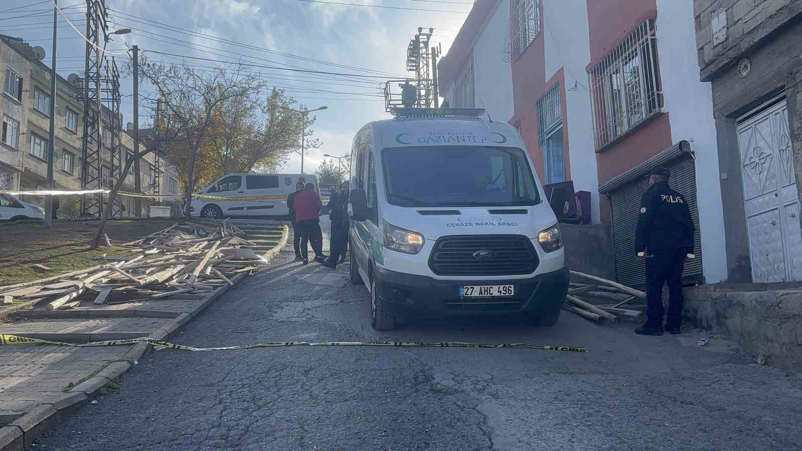 bosandigi esi tarafindan oldurulen kadinin cenazesi morga kaldirildi 2 hWYBVAXP