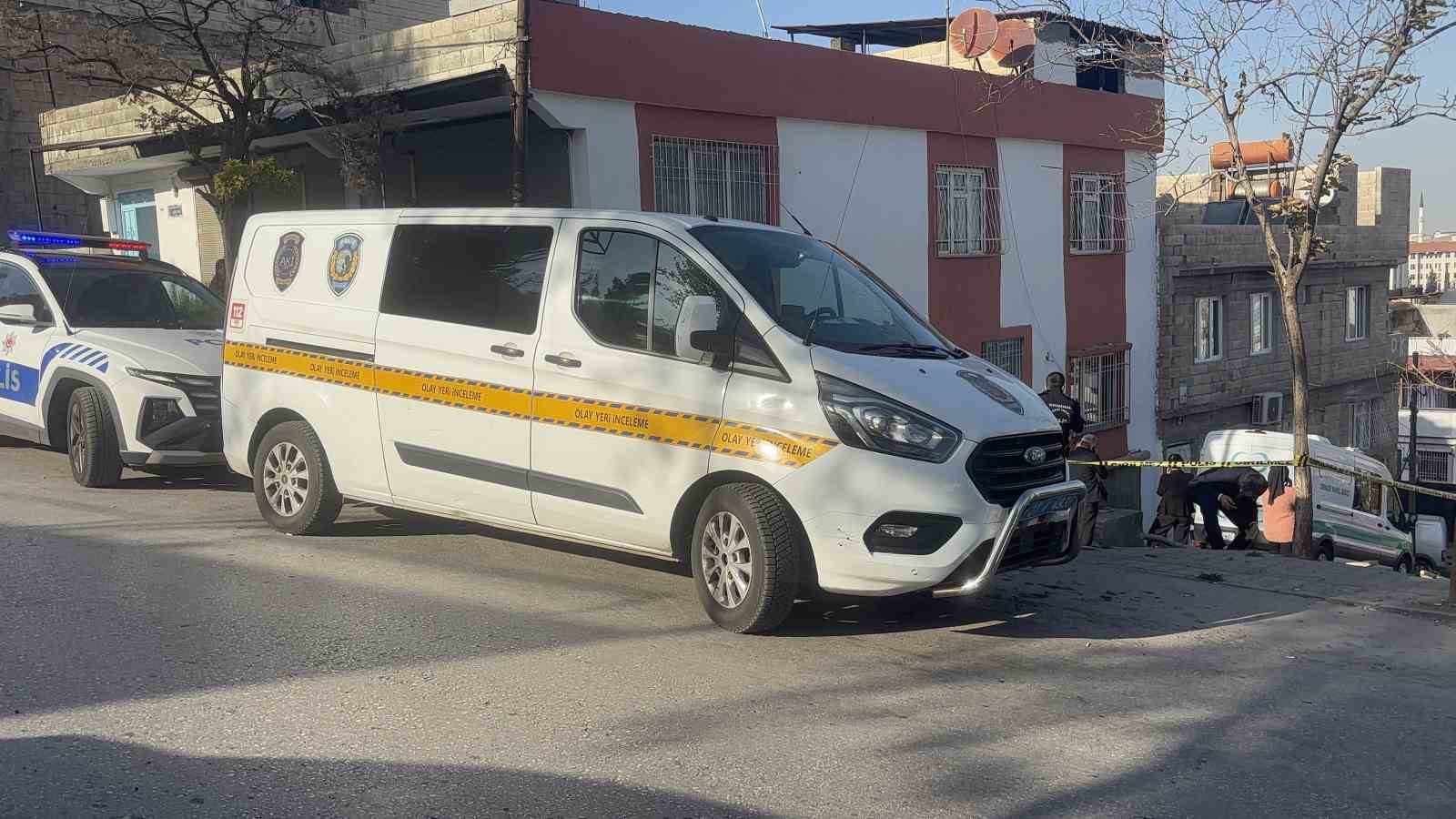 bosandigi esi tarafindan oldurulen kadinin cenazesi morga kaldirildi 3 YVkDjFeE