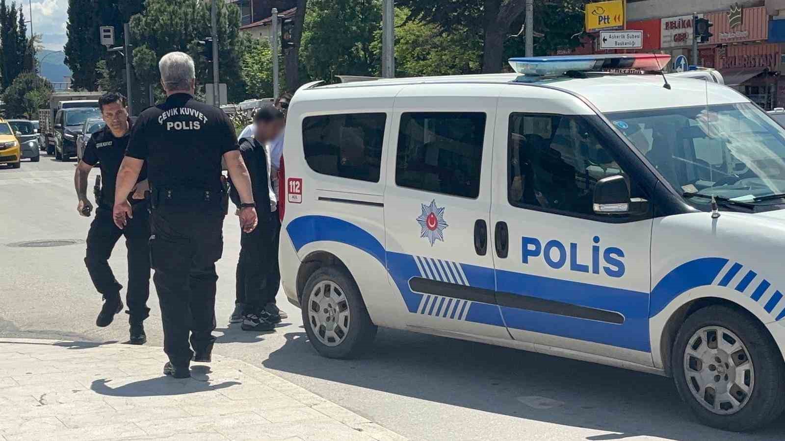 bosanma asamasinda karisini bicaklayacakti polis tam zamaninda mudahale etti 0 TH9XeSMT