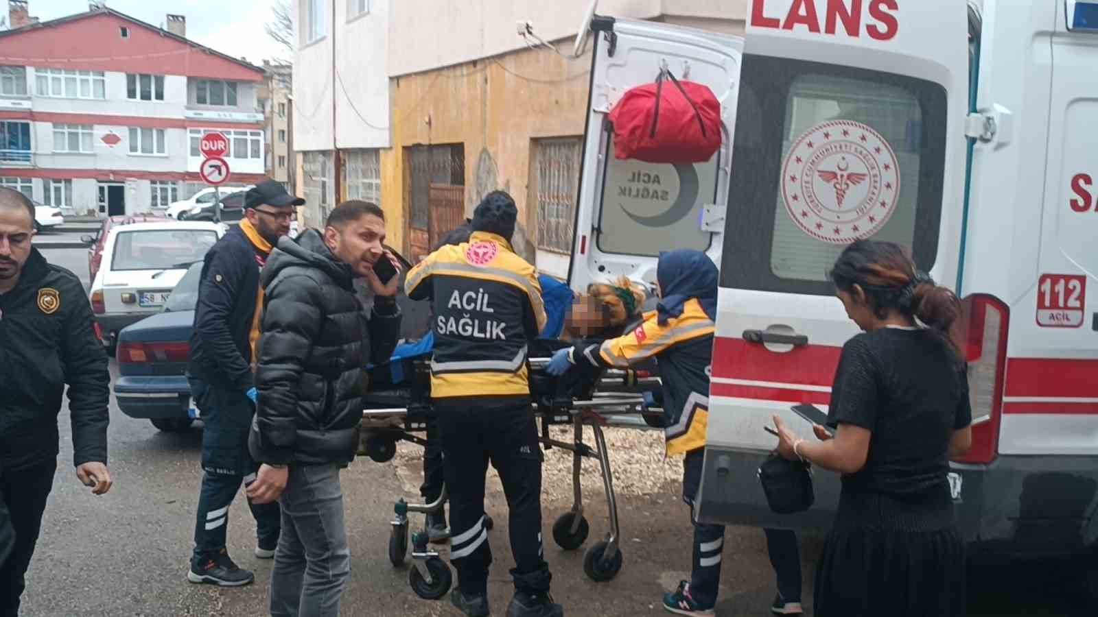 bosanma asamasinda oldugu esini dort yerinden bicaklayip eve kilitledi 1 GOLyCyPz