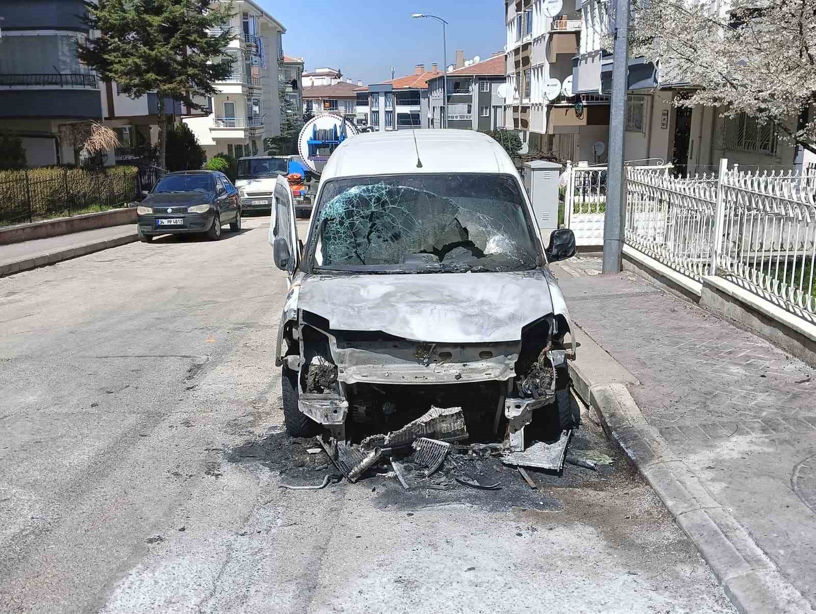bosanma asamasindaki esi tarafindan evi kursunlandi araci yakildi 1 hgYEcpYc