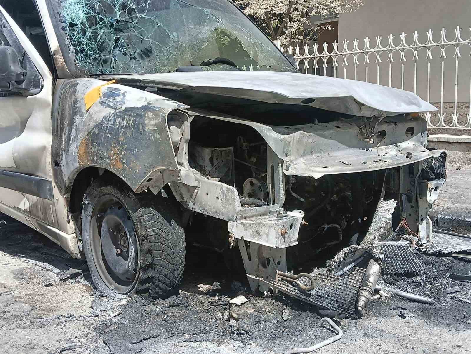 bosanma asamasindaki esi tarafindan evi kursunlandi araci yakildi 4 t8rkGQUr