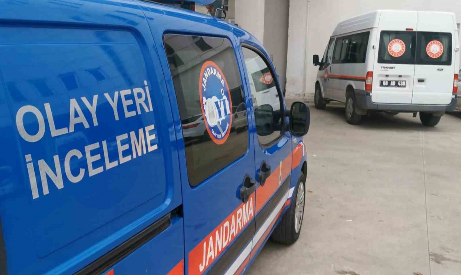 bosanma asamasindaki esini babasinin mezari basinda oldurdu baldizini agir yaraladi 1