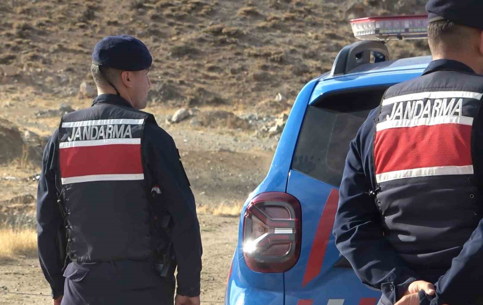 bosanma asamasindaki esini babasinin mezari basinda oldurdu baldizini agir yaraladi 3 rCISLKBf