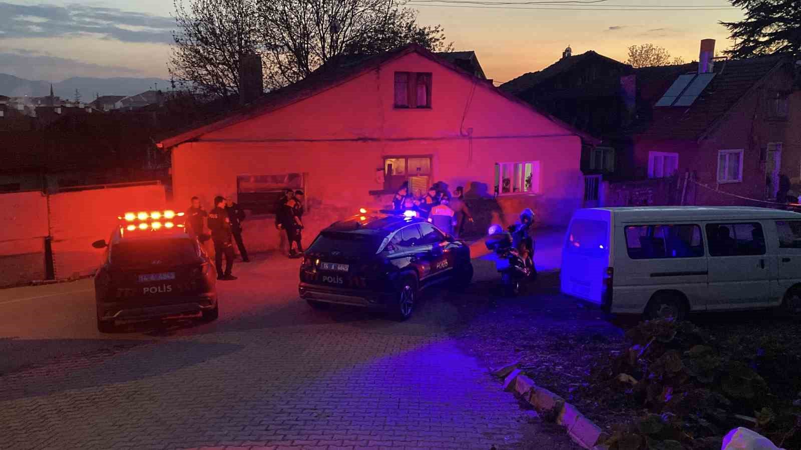 Boşanma aşamasındaki eşinin evine tabancayla ateş açtı 5 bosanma asamasindaki esinin evine tabancayla ates acti 1 UDzOktA8