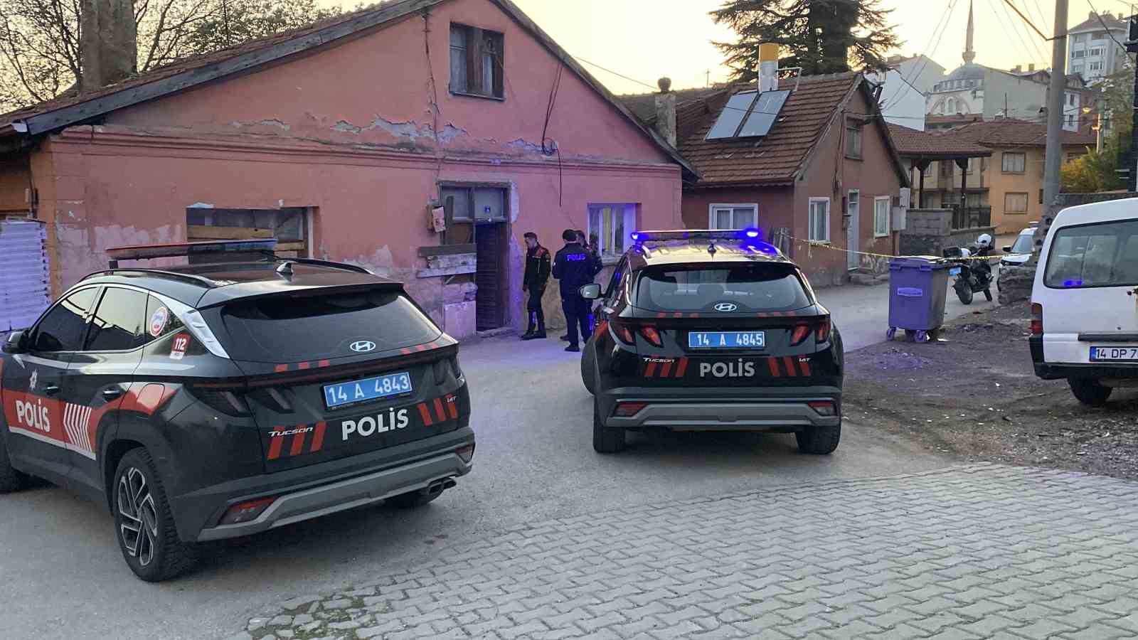 Boşanma aşamasındaki eşinin evine tabancayla ateş açtı 9 bosanma asamasindaki esinin evine tabancayla ates acti 5 vtyh9Cal