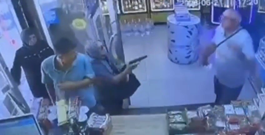 bosanma asamasindaki esinin vurmak istedigi adam silah tutukluk yapinca kurtuldu 1 KesFmgOy