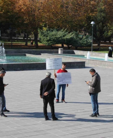 bosanmak-isteyen-sahistan-tek-kisilik-eylem-1VEsWZSI.jpg