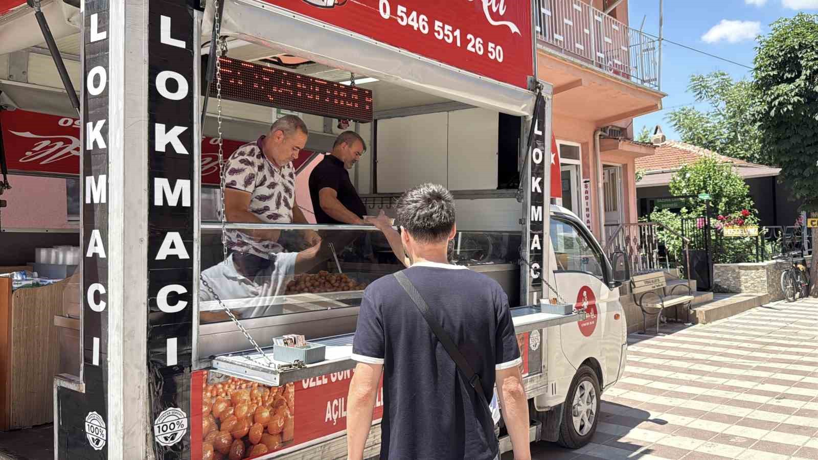 Boşanmasını lokma dağıtarak kutladı 4 bosanmasini lokma dagitarak kutladi 0 cStZHShn