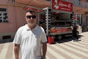 Ekmek parasını kavurucu sıcakta tandır ateşinin içinden çıkaran kadınlar sıcağa dayanabilmek için litrelerce su tüketiyorlar 3 thumbnail