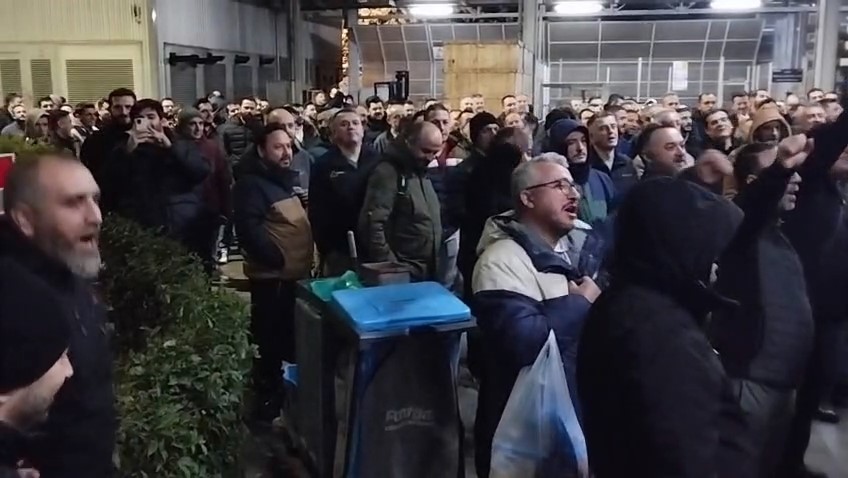 Bosch Fabrikası’nda ışıklı isyan 6 bosch fabrikasinda isikli isyan 2 P94iYEvU