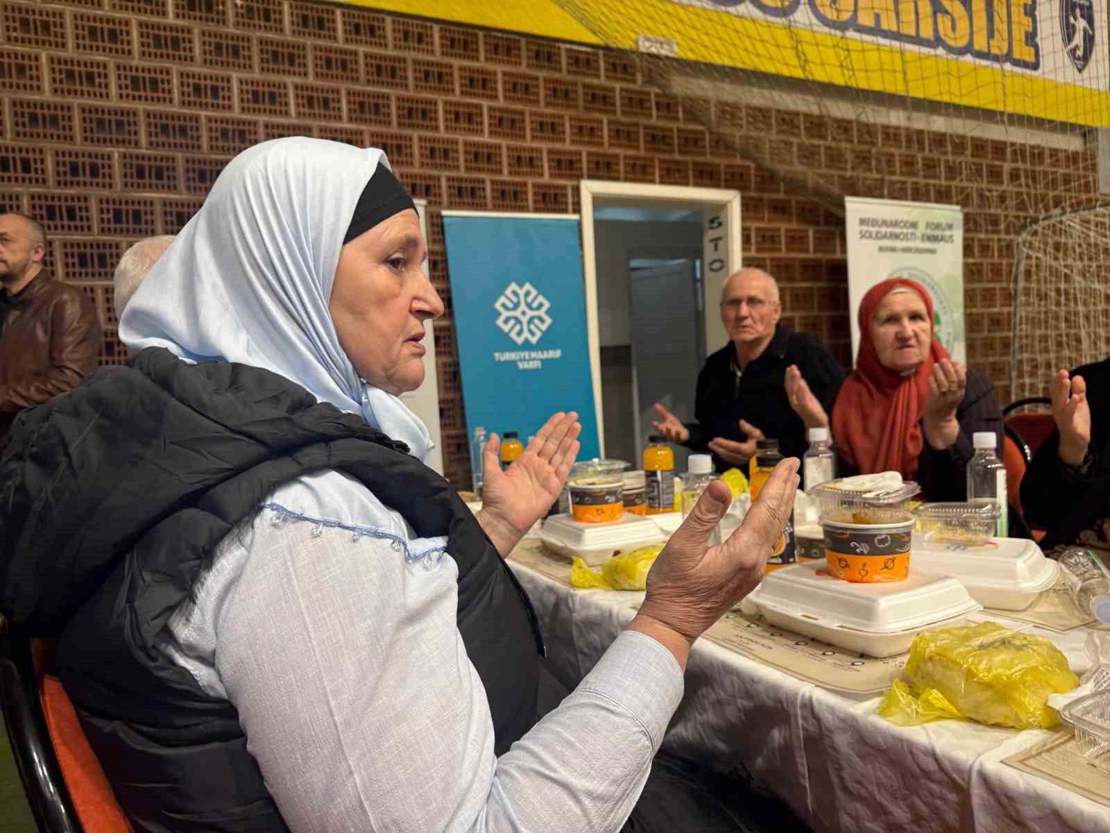 bosna hersek ile turkiye ekmegini iftar sofrasinda paylasti 1 TSw6BZby