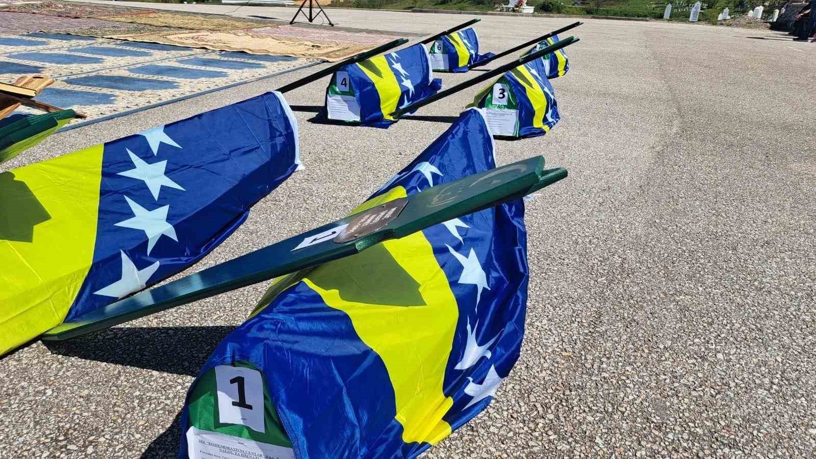bosna hersek savasi sirasinda oldurulen 6 kisi topraga verildi 1
