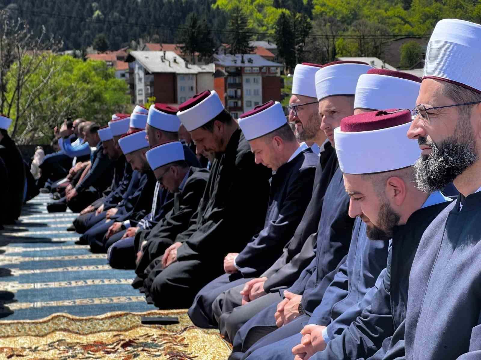 bosna hersek savasi sirasinda oldurulen 6 kisi topraga verildi 4 Oa2dfPH4