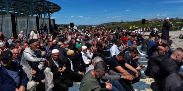 bosna-hersek-savasi-sirasinda-oldurulen-6-kisi-topraga-verildi-ZtizIpJB.jpg