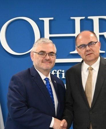 bosna-hersek-yuksek-temsilciligine-gecici-olarak-abdli-diplomat-crishock-atandi-AS8CxsxV.jpg