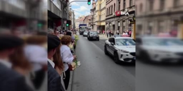 bosna-hersekte-topraga-verilecek-10-sehidin-cenazesi-dualarla-srebrenitsaya-ugurlandi-5tFGtCXy.jpg