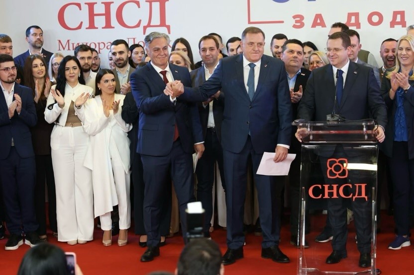 bosna hersekteki sirp cumhuriyeti entitesinde yenilenen baskanlik secimini ayrilikci lider tarafindan desteklenen aday kazandi Hay1s9Mm