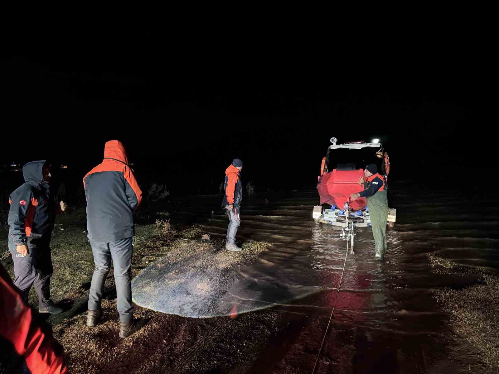 botla acildiklari golde mahsur kaldilar 2 saatlik calismayla kurtarildilar 4 bggf2OSO