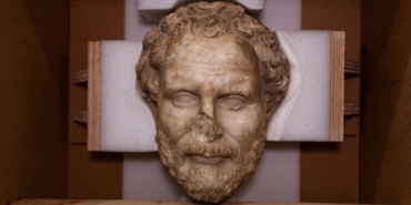 boubonun-kayip-imparatoru-mermer-demosthenes-basi-ve-duver-pismis-toprak-levhalari-turkiyeye-donuyor-QmDqylOV.jpg