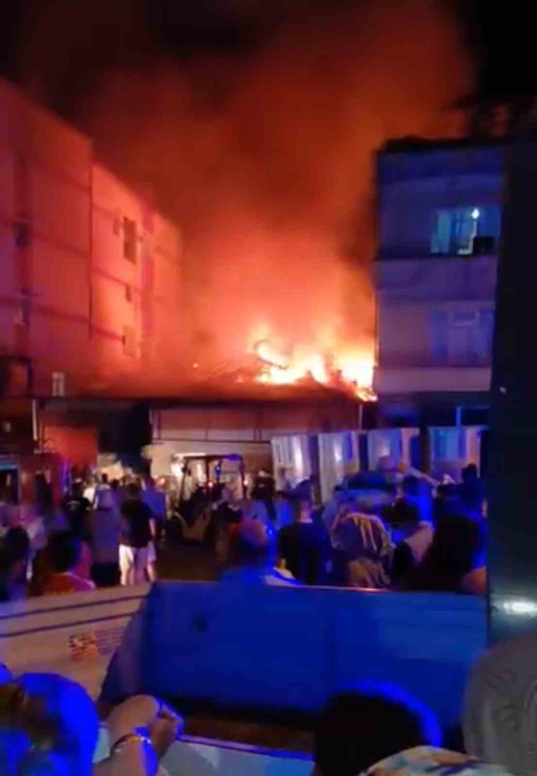 Boya deposu alevlere teslim oldu 8 boya deposu alevlere teslim oldu 4 VSGigRFU