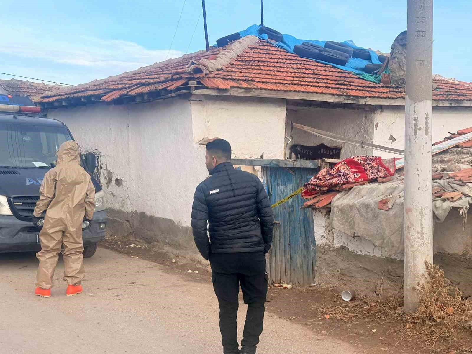 Boyaya eklenen katkı maddesi felakete yol açtı: 3 tarım işçisi ve 1 bebeğin durumu ağır 4 boyaya eklenen katki maddesi felakete yol acti 3 tarim iscisi ve 1 bebegin durumu MeMHRwT3