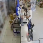 boyle-gaspci-gorulmedi-marketten-parayi-alip-kacti-icinde-cocuk-olan-otomobili-de-kacirip-yaya-5N7mENsA.jpg