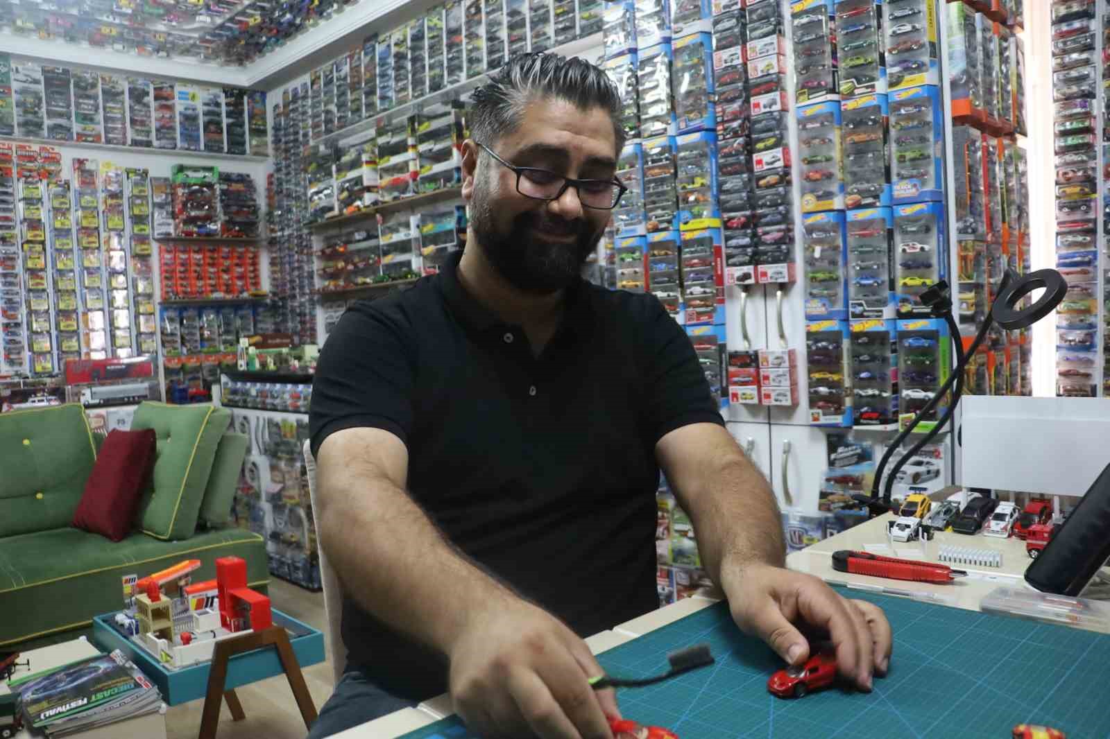 Böylesi görülmedi, evinde 15 bin maket otomobiliyle yaşıyor 9 boylesi gorulmedi evinde 15 bin maket otomobiliyle yasiyor 5 8TN4h9vi