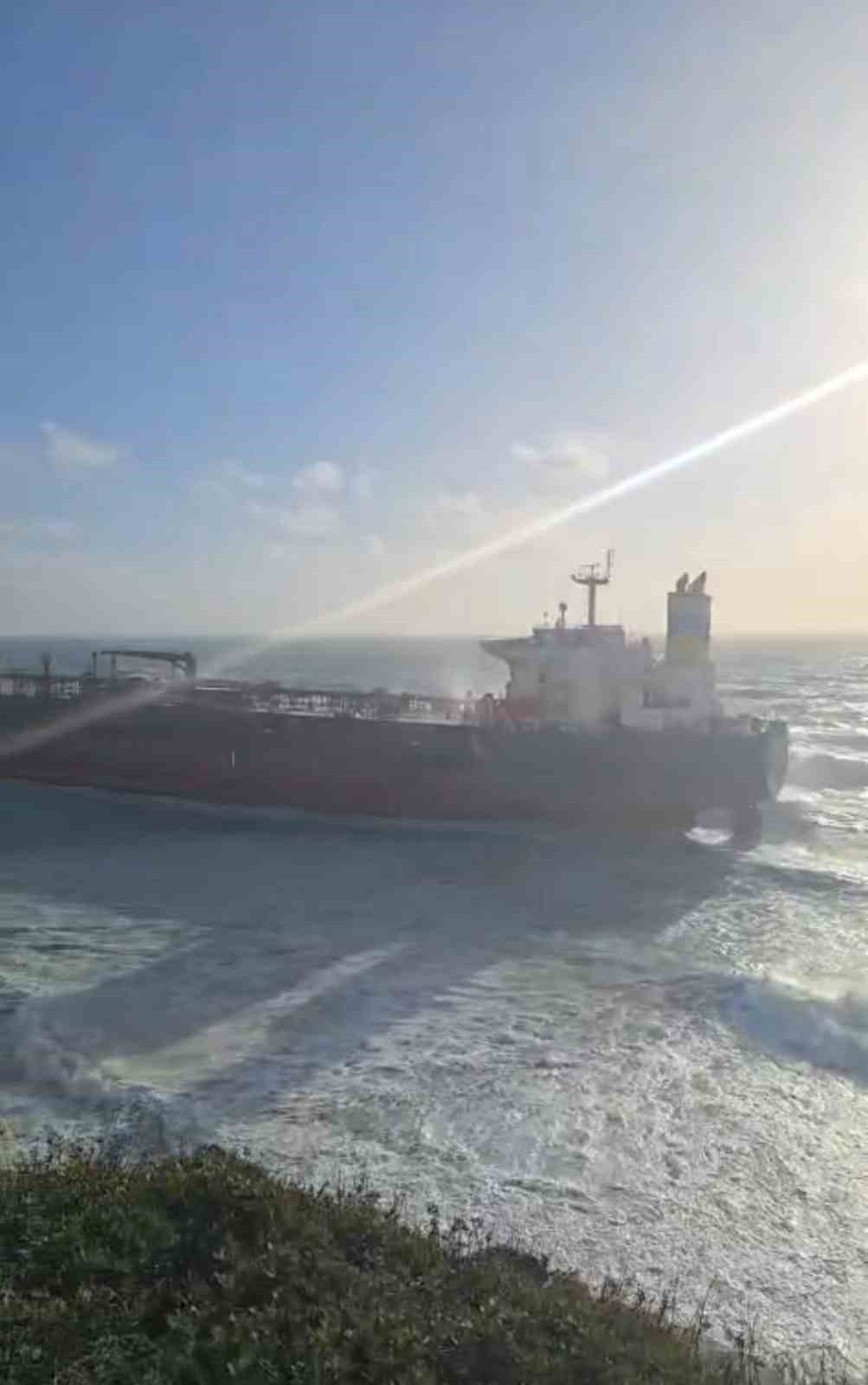 bozcaada aciklarinda bos ham petrol tankeri karaya oturdu 2 gAQiYeQC