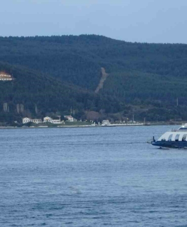 bozcaada-ve-gokceadaya-bazi-feribot-seferleri-iptal-edildi-Twd5Hz9m.jpg
