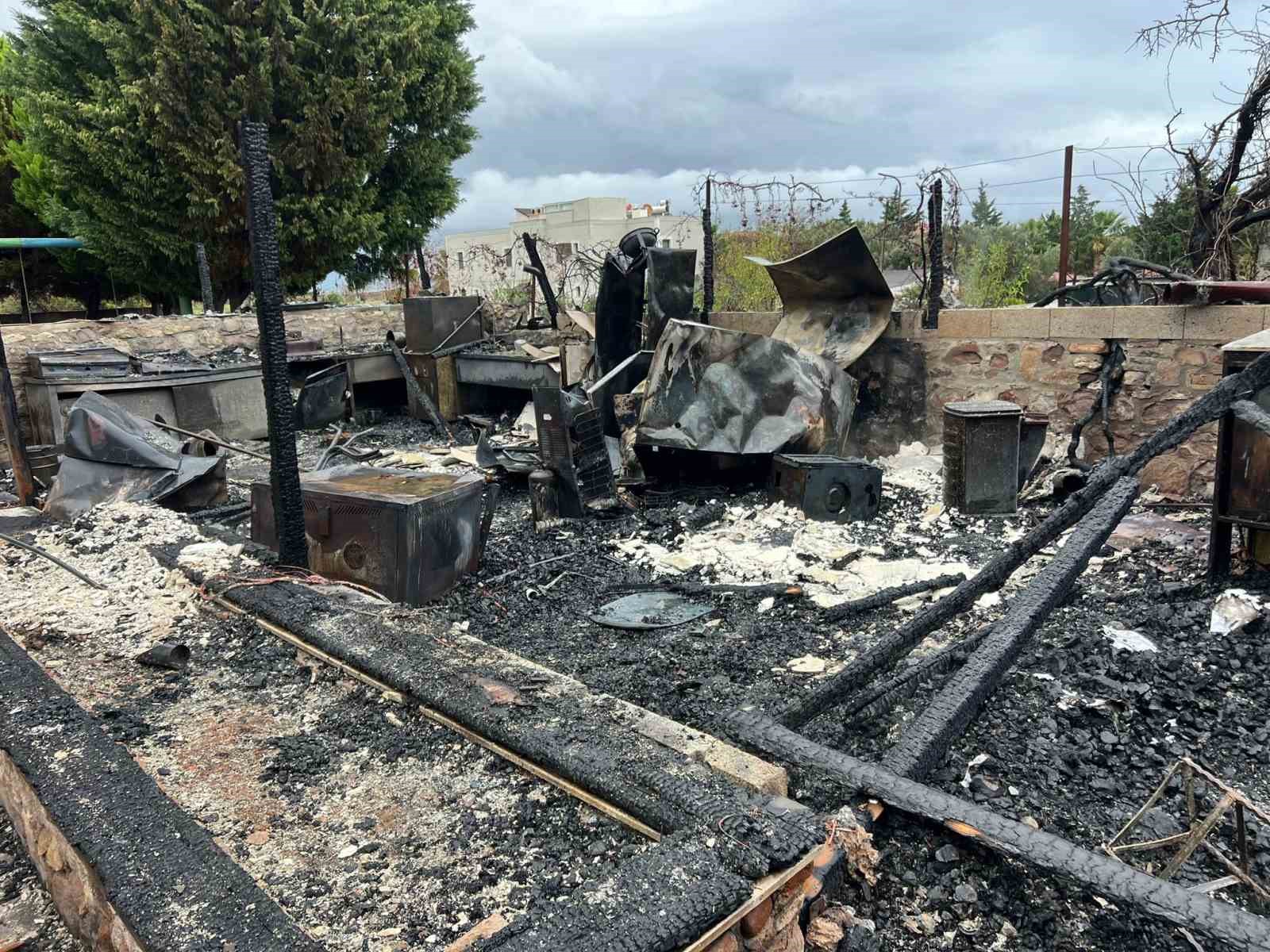 bozcaadada cikan yanginda otel kullanilamaz hale geldi 1 bNVKFzLd