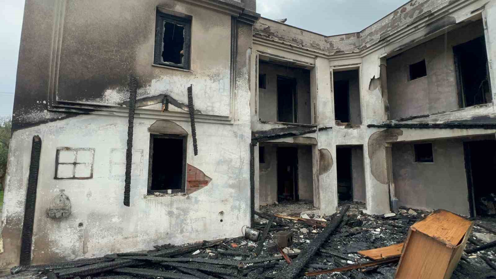 bozcaadada cikan yanginda otel kullanilamaz hale geldi 2 XBF1w3Kd