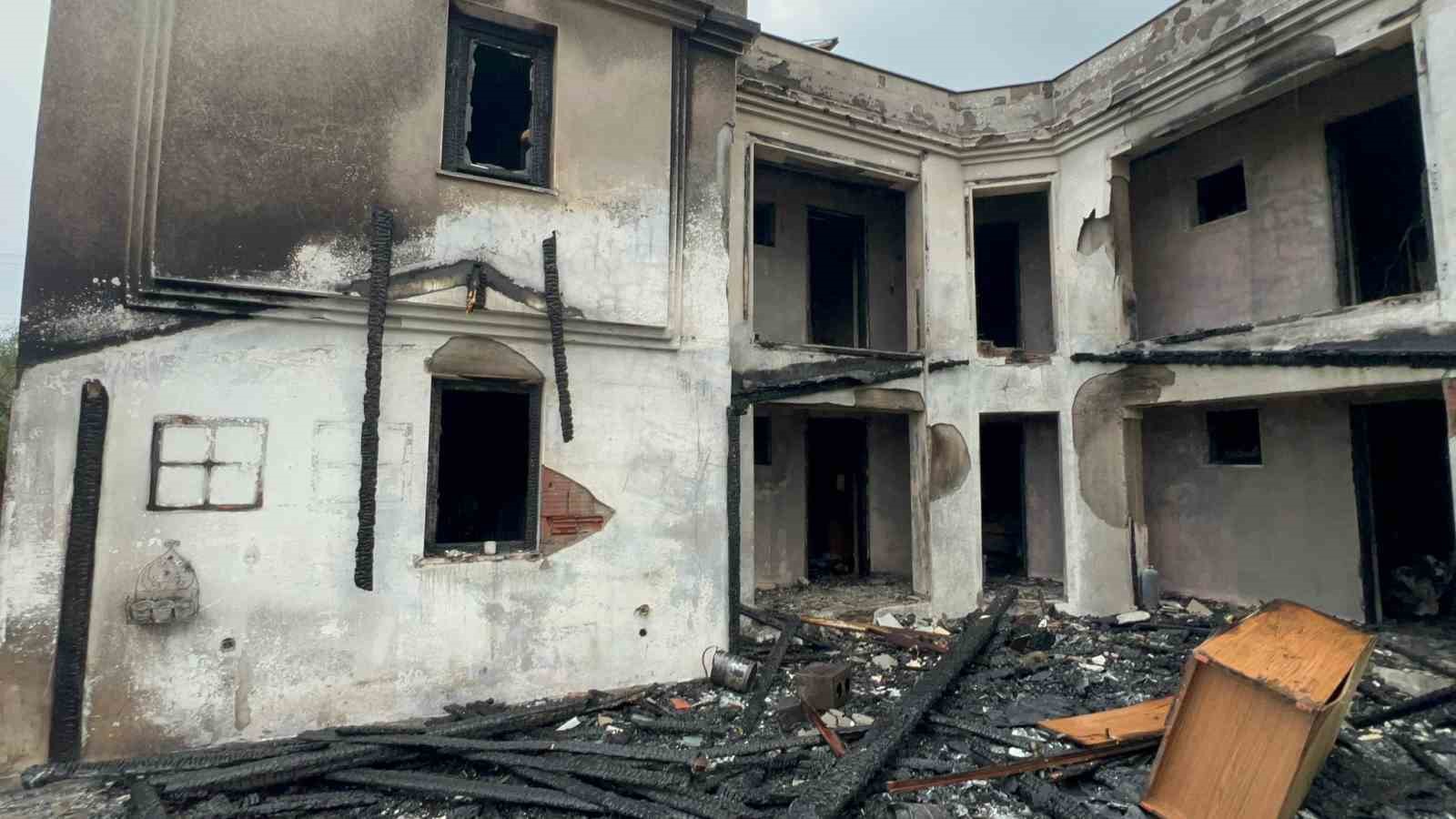 bozcaadada cikan yanginda otel kullanilamaz hale geldi 3 Q7An7Tcw