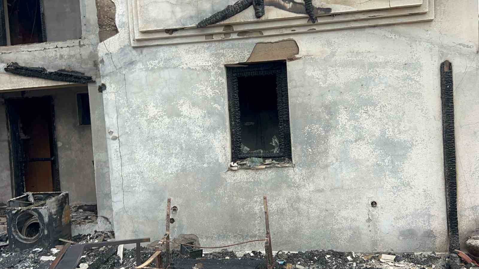 bozcaadada cikan yanginda otel kullanilamaz hale geldi 4 HKH5vW6I
