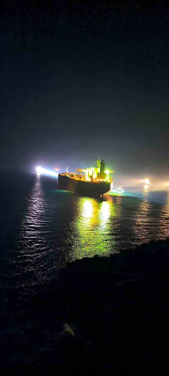 bozcaadada karaya oturan tanker 12 gun sonra kurtarildi 1 5zFvFlgA