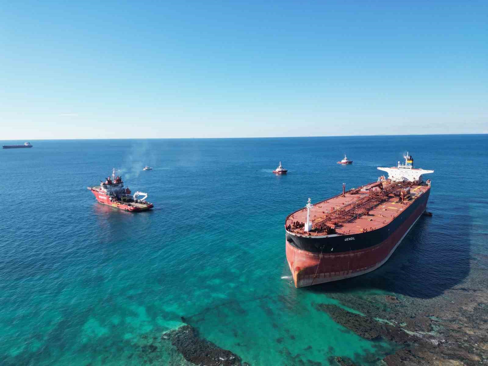 bozcaadada karaya oturan tankerin kurtarma calismalari dron ile goruntulendi 0 iKv8VwyE