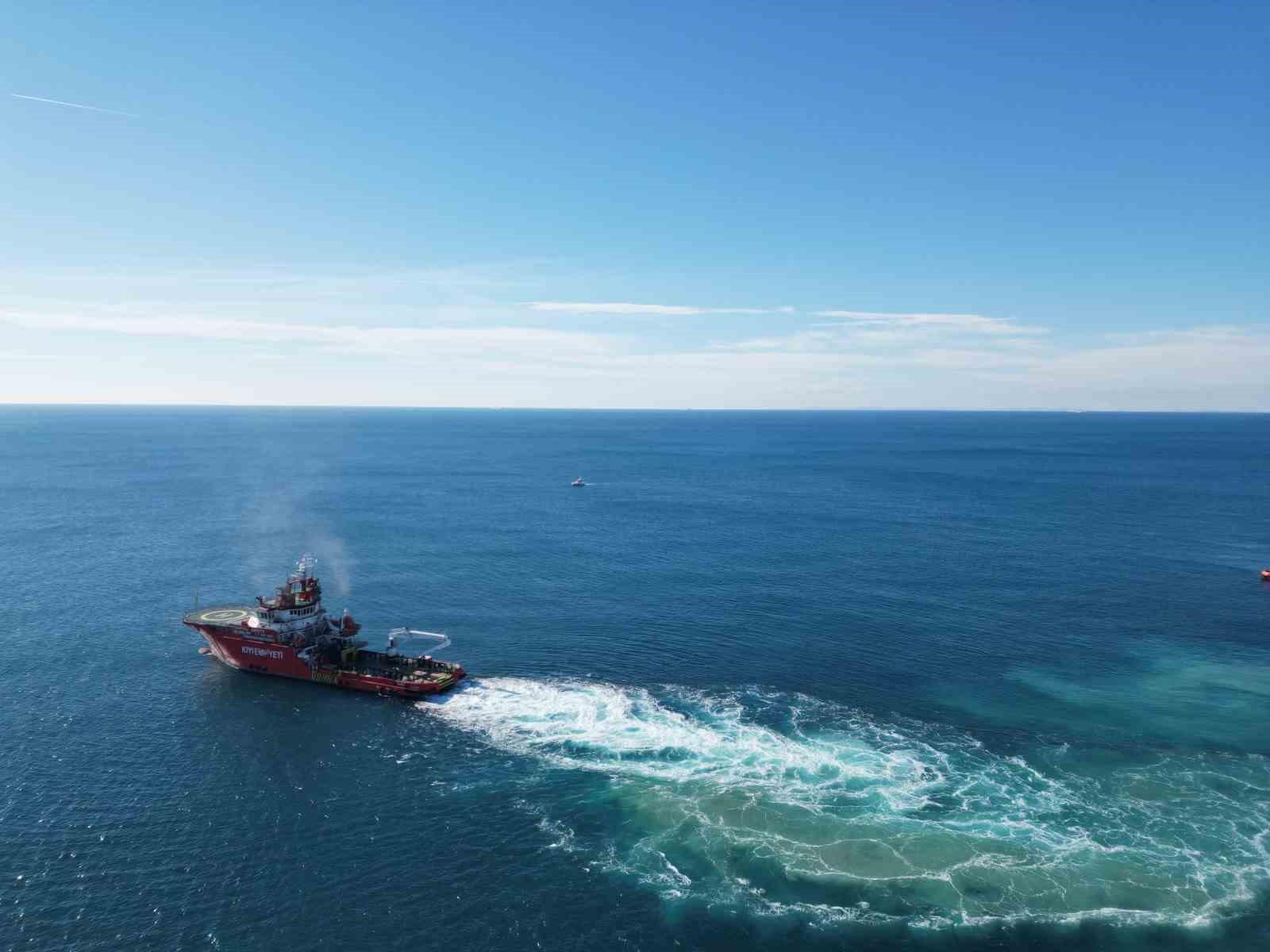 bozcaadada karaya oturan tankerin kurtarma calismalari dron ile goruntulendi 3 wzLUlpz2