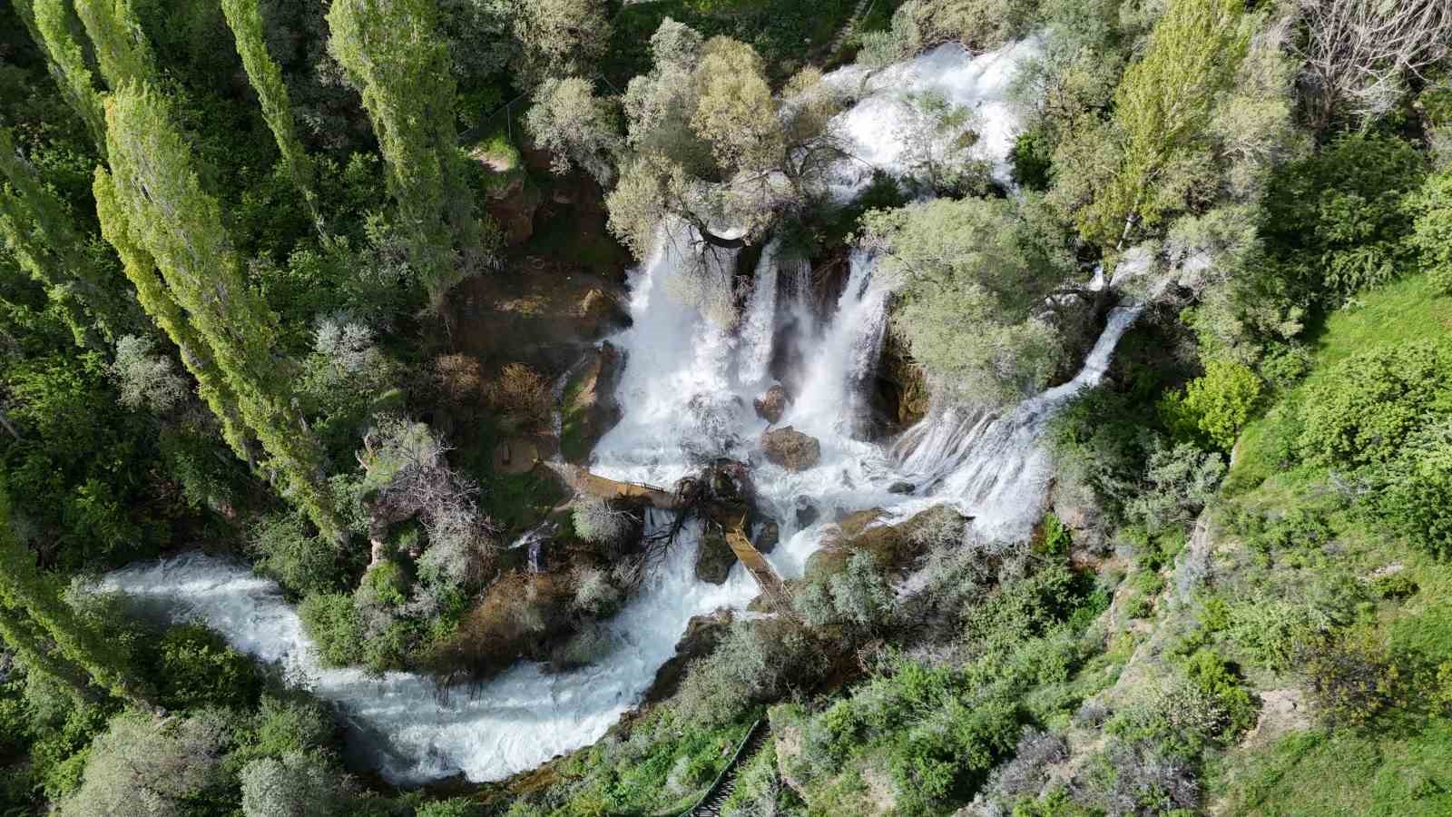 bozkirin ortasindaki sakli cennet costu koprusu yikildi 4