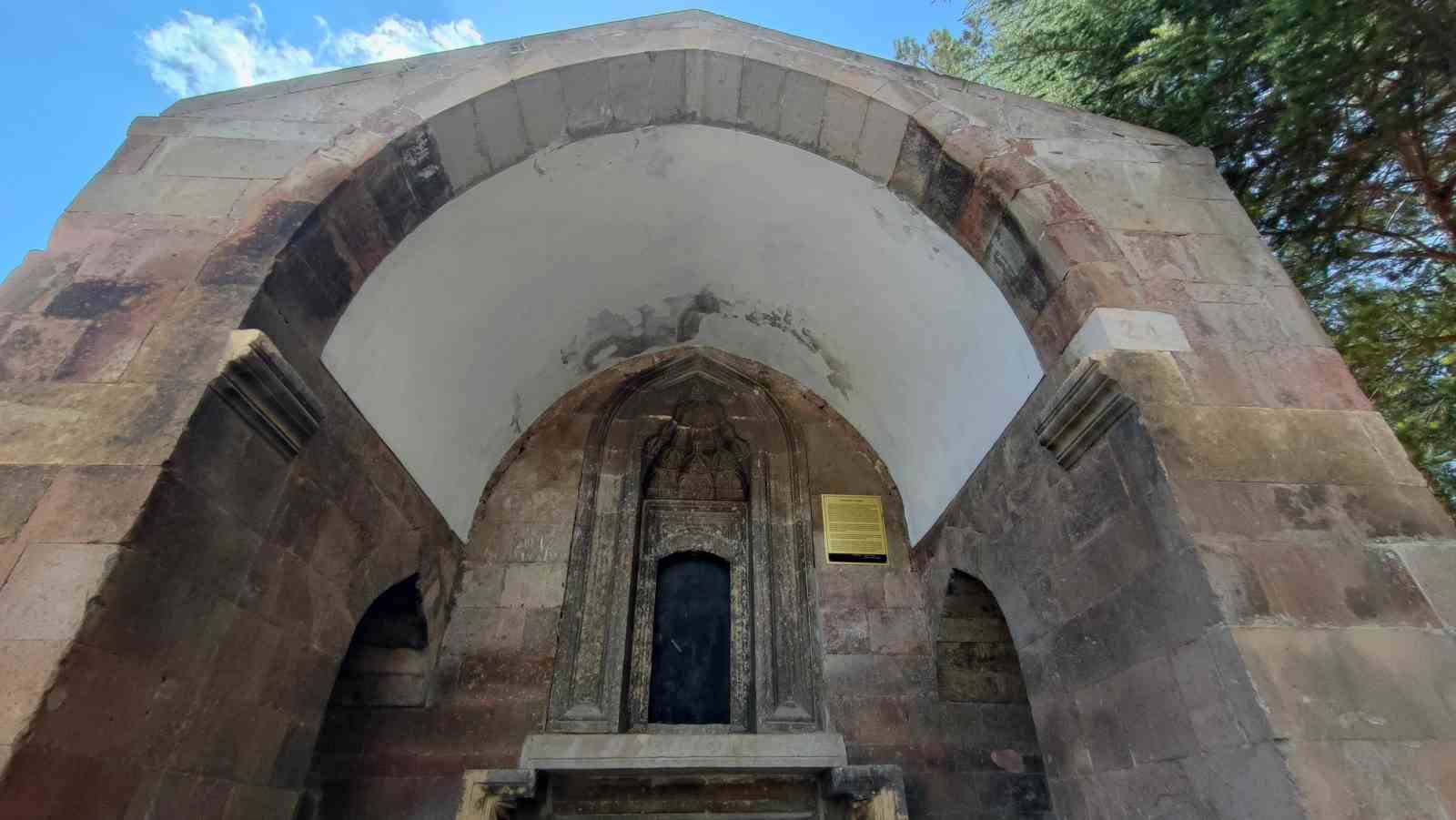 bozokun sessiz tanigi 16 yuzyildan gunumuze cerkez bey turbesi 2 hEHREFis