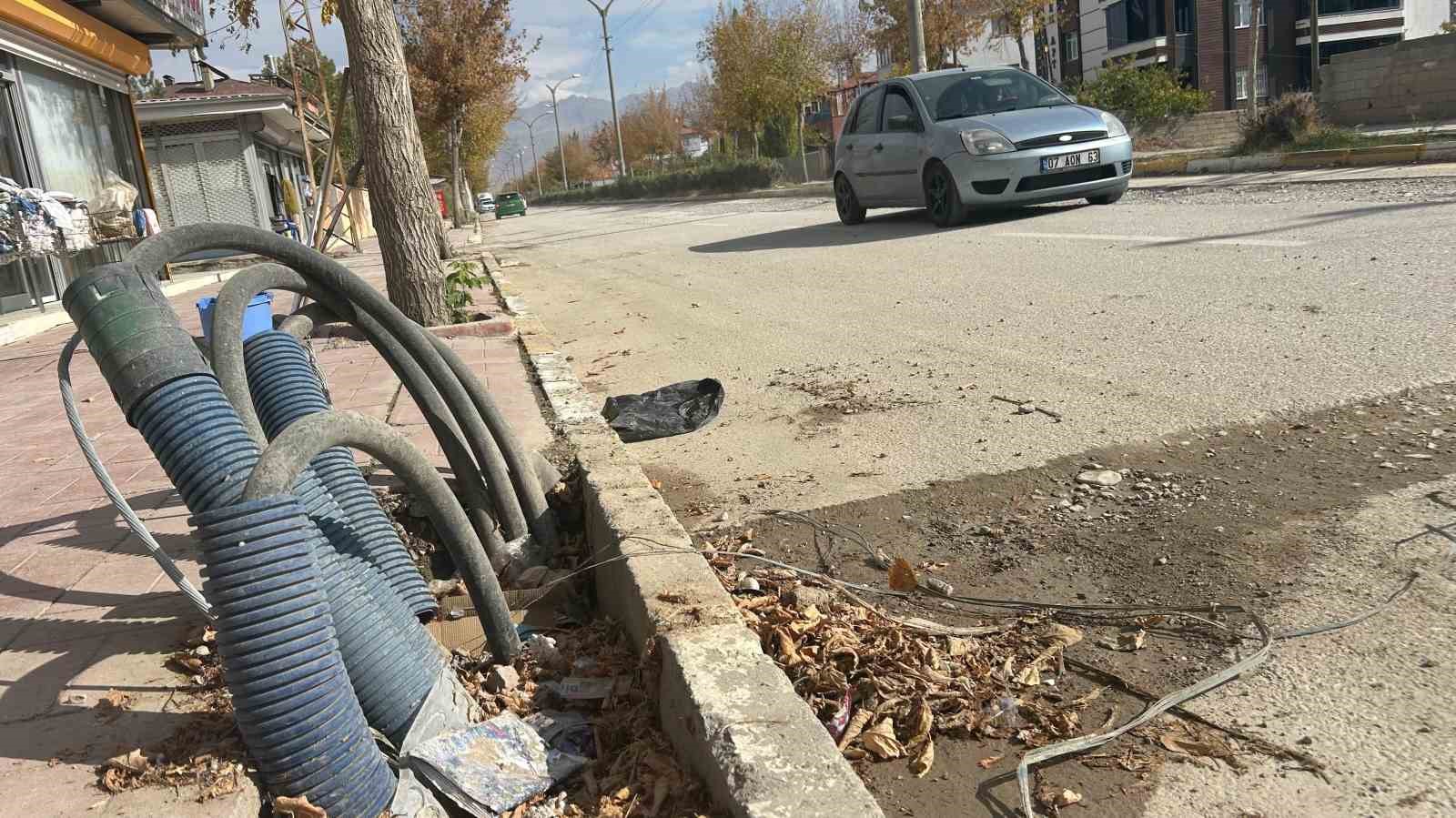 bozulan yollar iki aydir onarilmayi bekliyor 1 OCvzUYPl