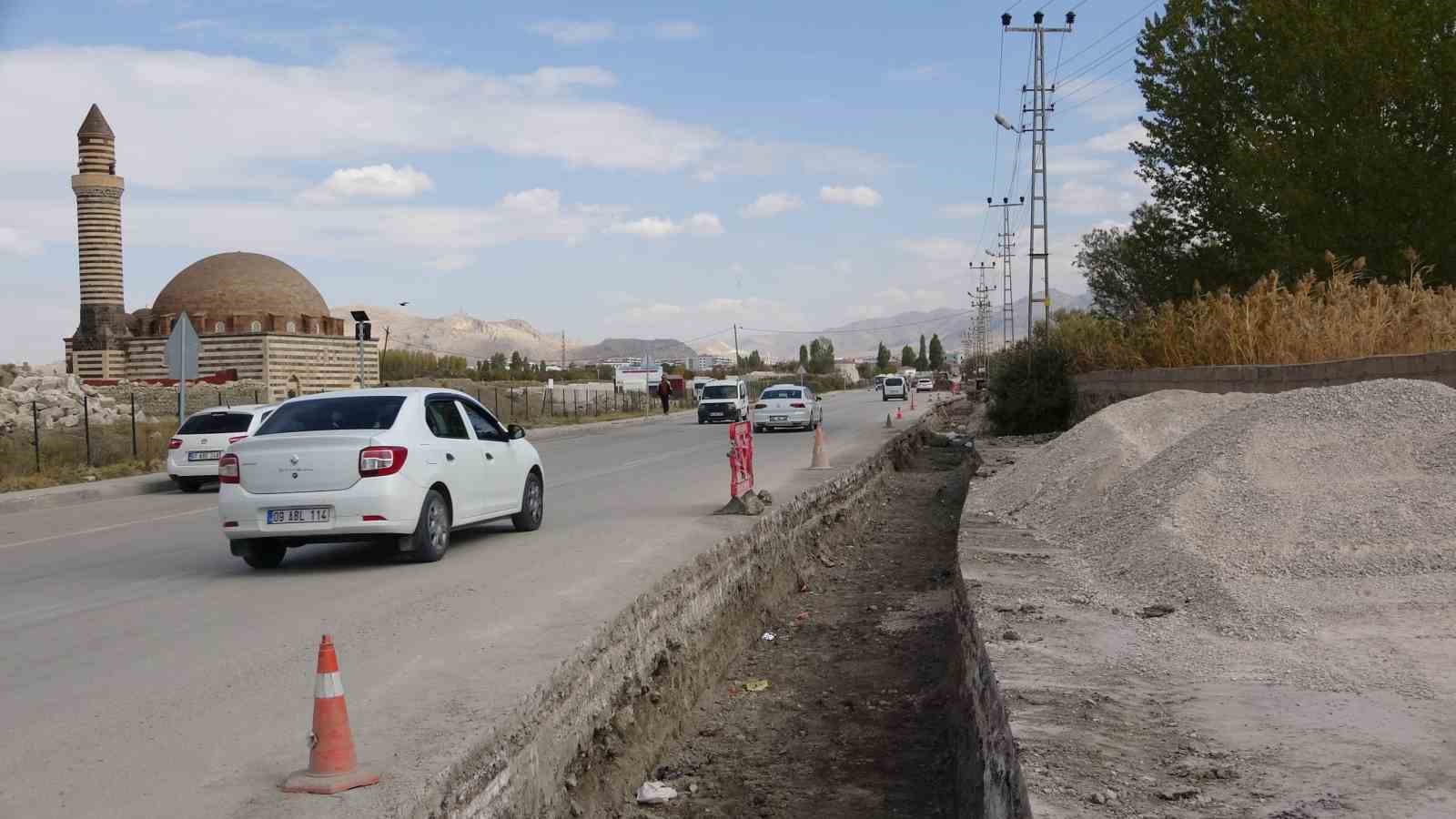bozulan yollar iki aydir onarilmayi bekliyor 2