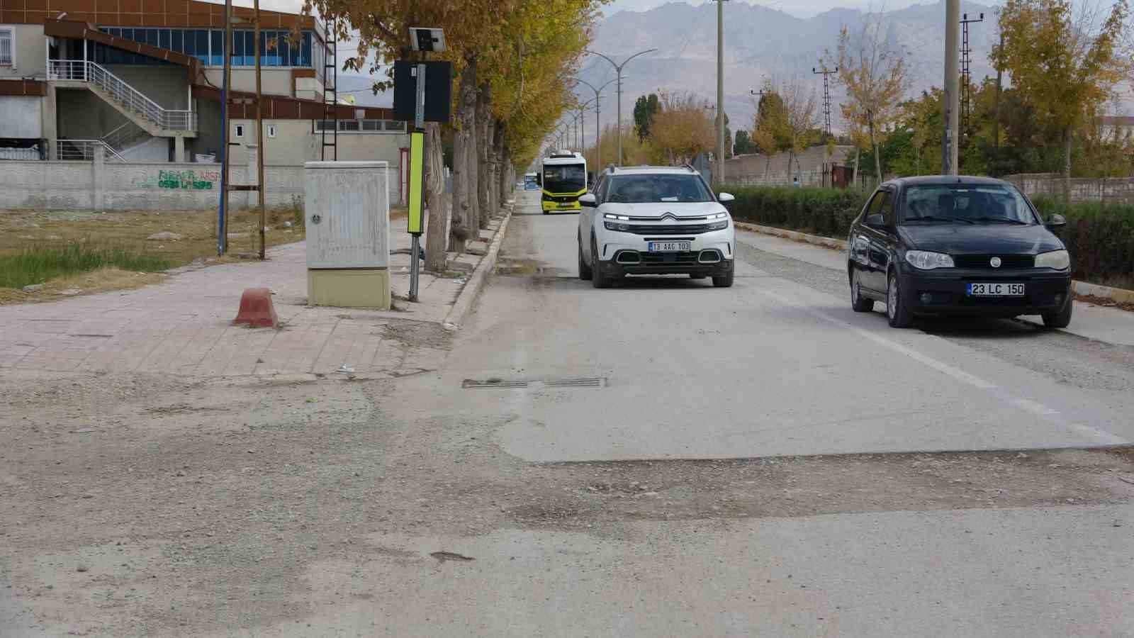 bozulan yollar iki aydir onarilmayi bekliyor 4 vzO34tXD