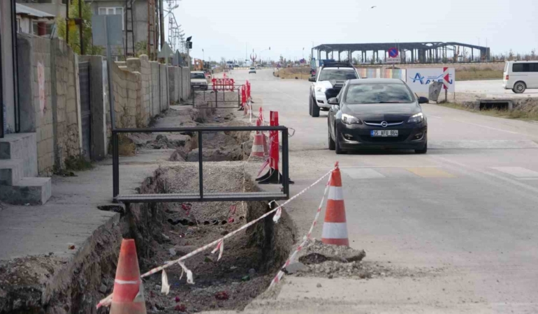 bozulan-yollar-iki-aydir-onarilmayi-bekliyor-Jz2Hnztn.jpg