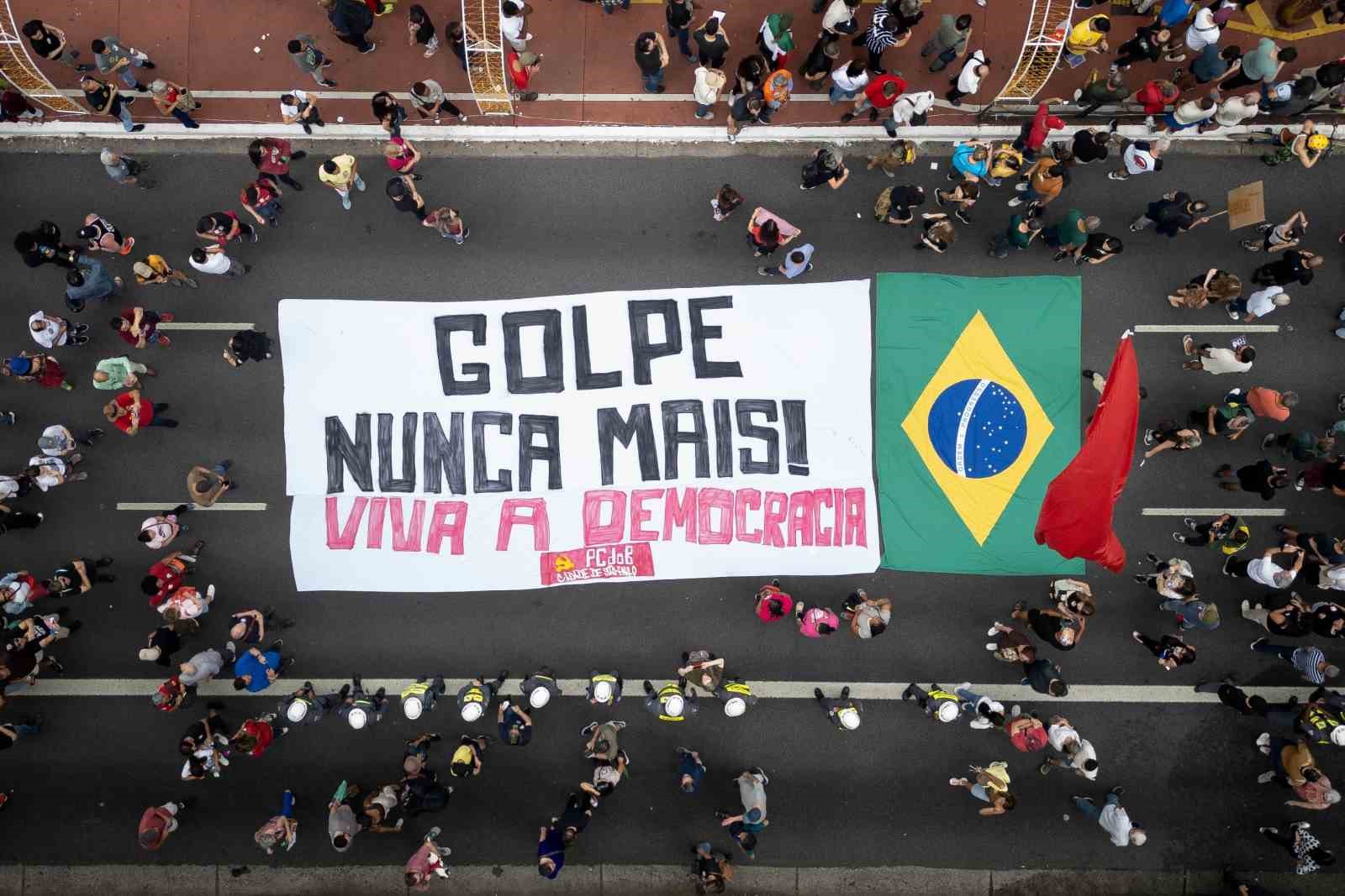 brezilyada binlerce kisi bolsonaro icin ceza indirimine karsi sokakta 2