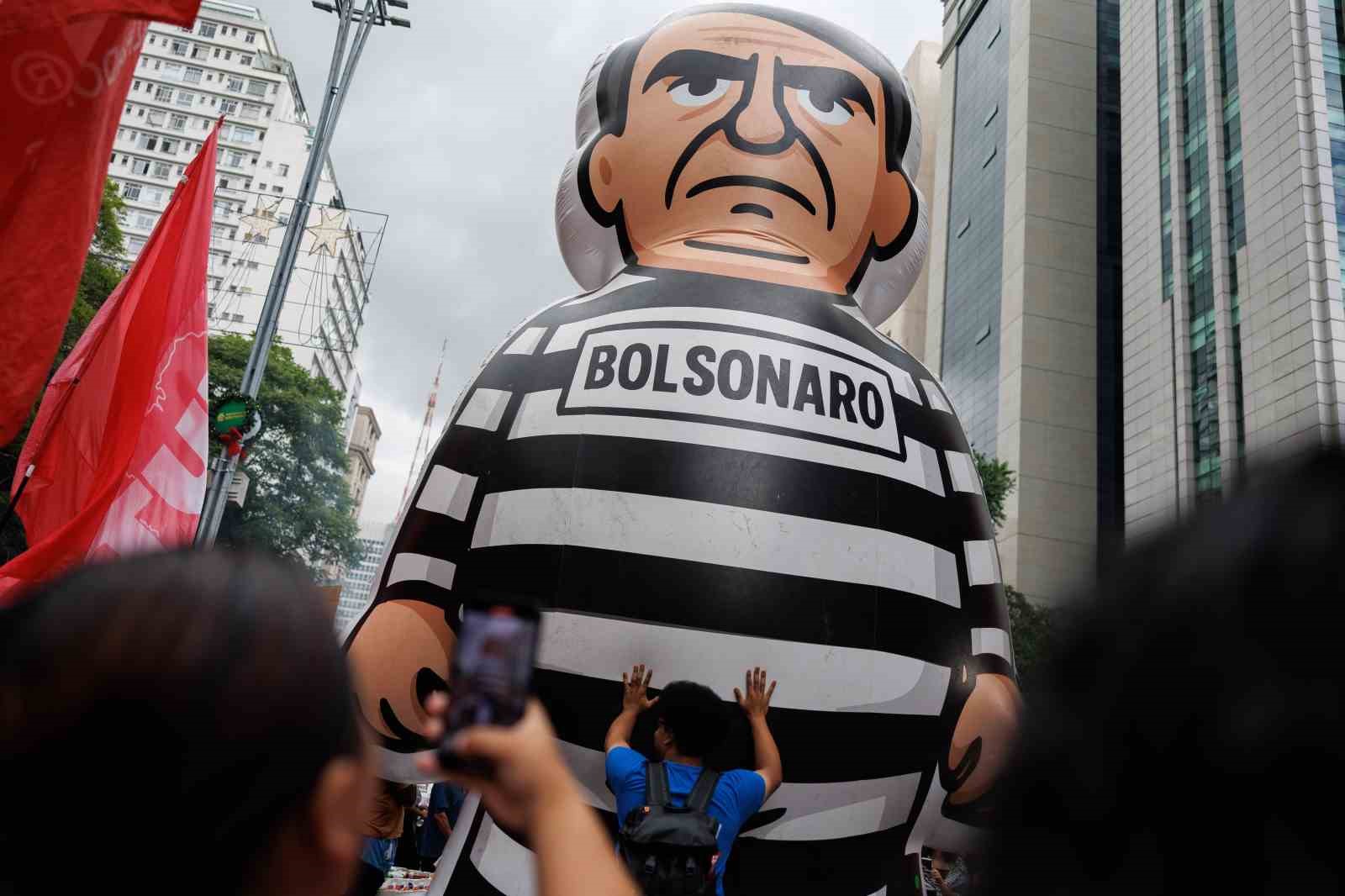 brezilyada binlerce kisi bolsonaro icin ceza indirimine karsi sokakta 6 6jLBMchI