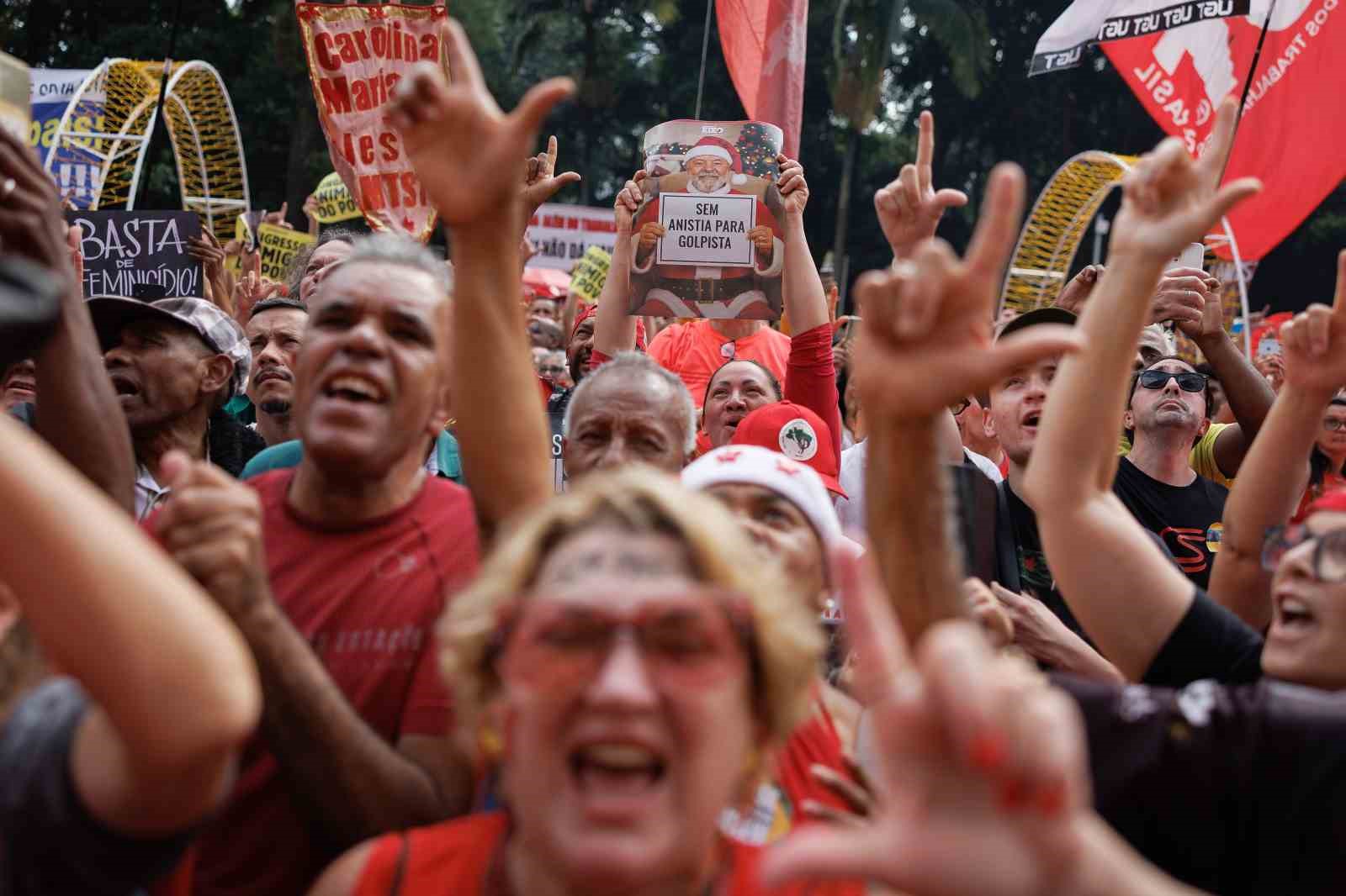 brezilyada binlerce kisi bolsonaro icin ceza indirimine karsi sokakta 9 7BEia1OS